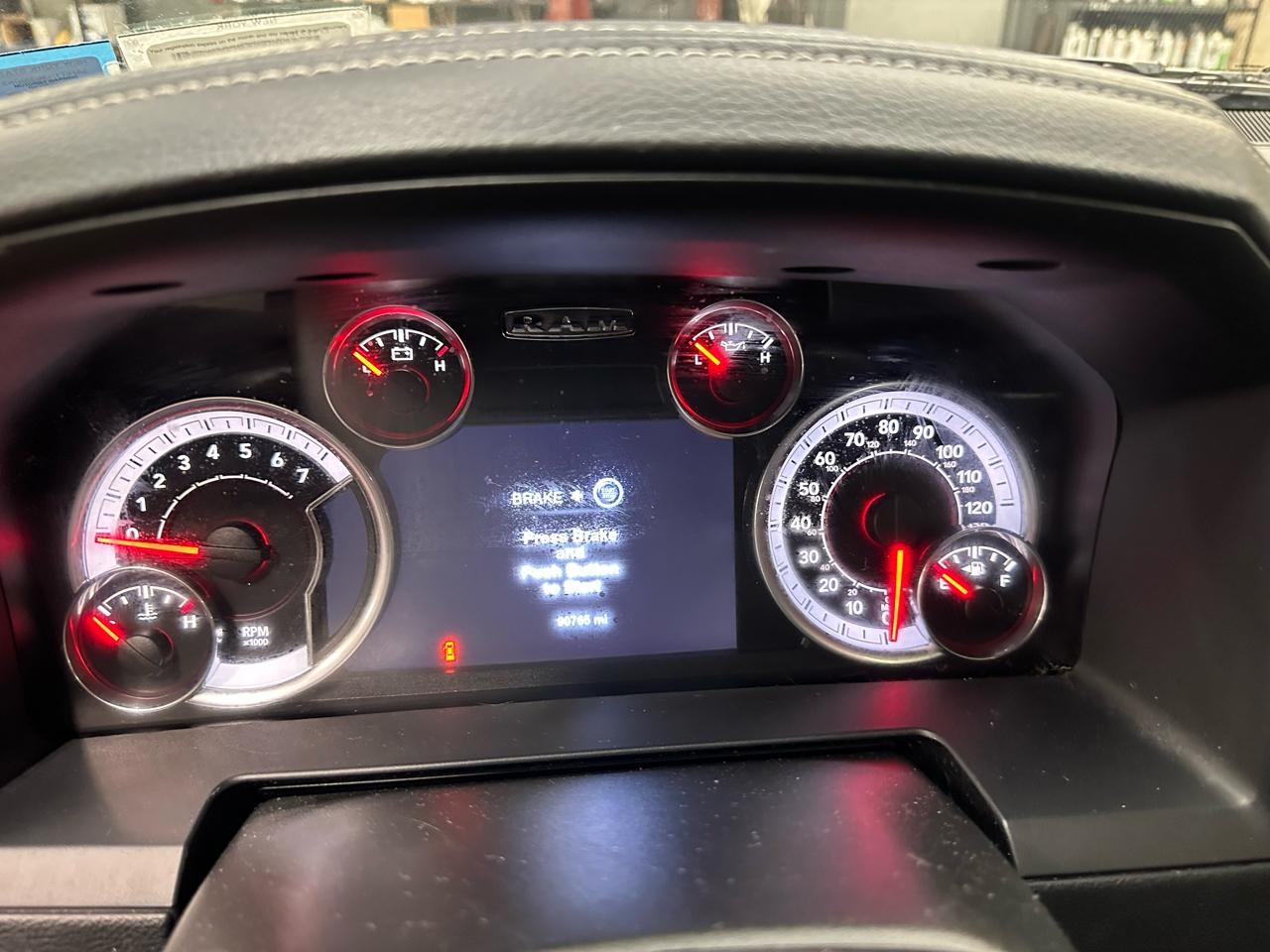 RAM 1500 4WD Quad Cab 140.5" Night 2018