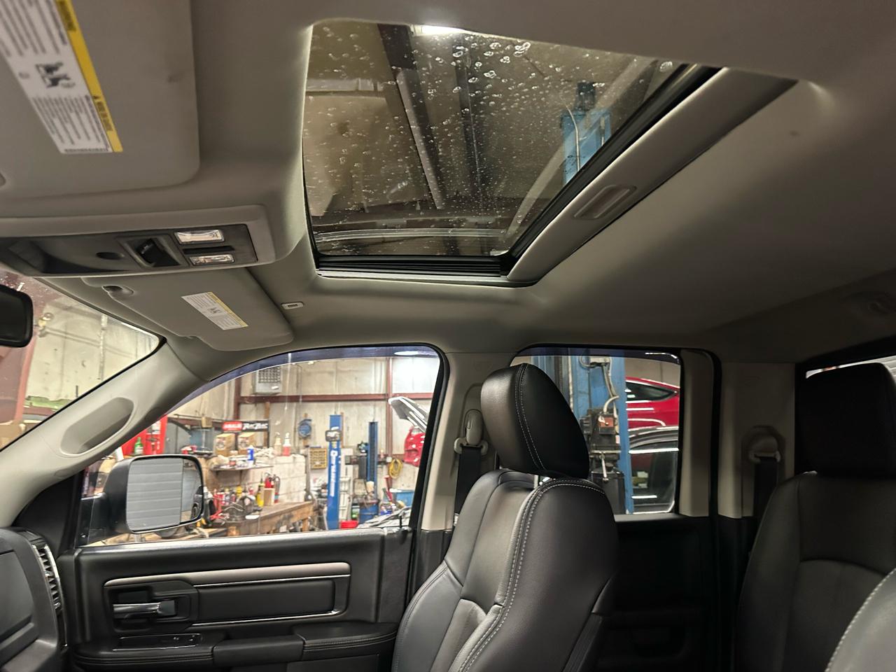 RAM 1500 4WD Quad Cab 140.5" Night 2018