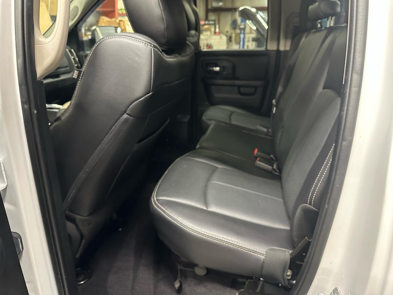 RAM 1500 4WD Quad Cab 140.5" Night 2018