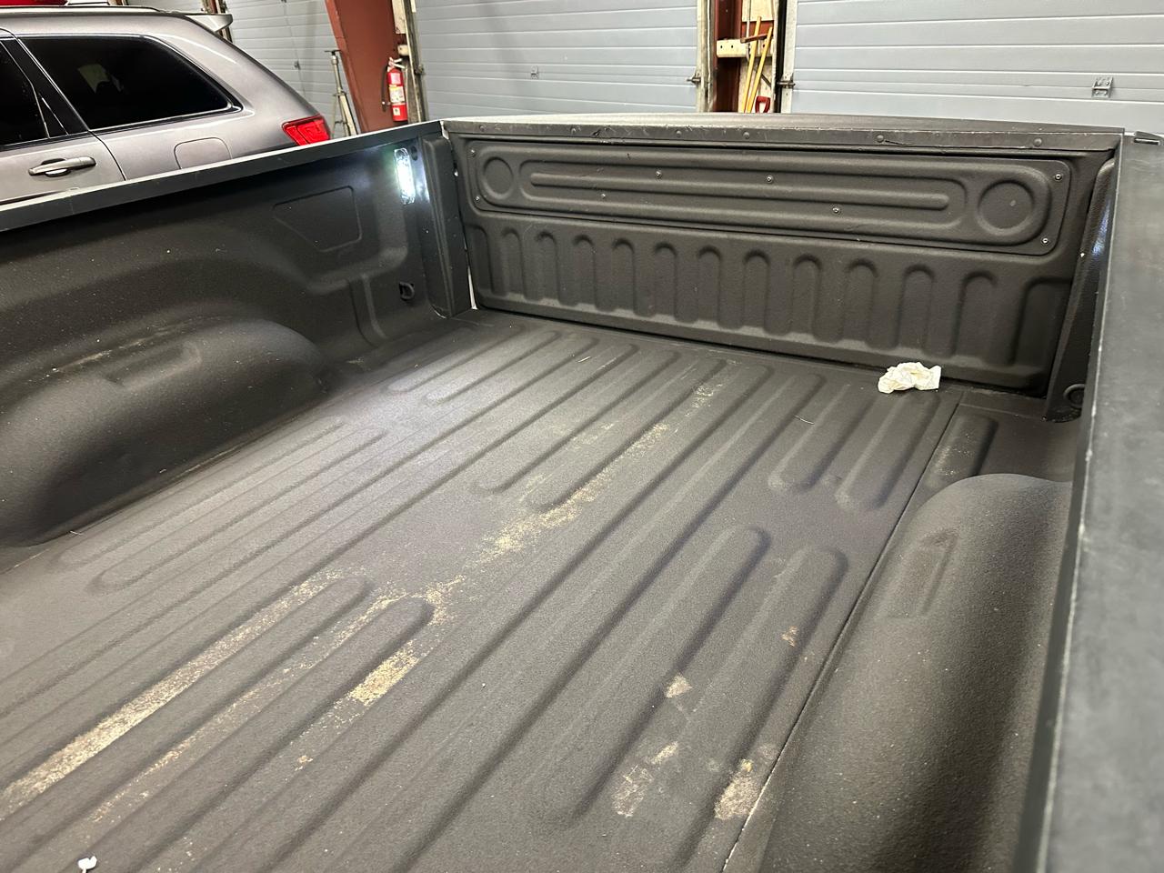 RAM 1500 4WD Quad Cab 140.5" Night 2018