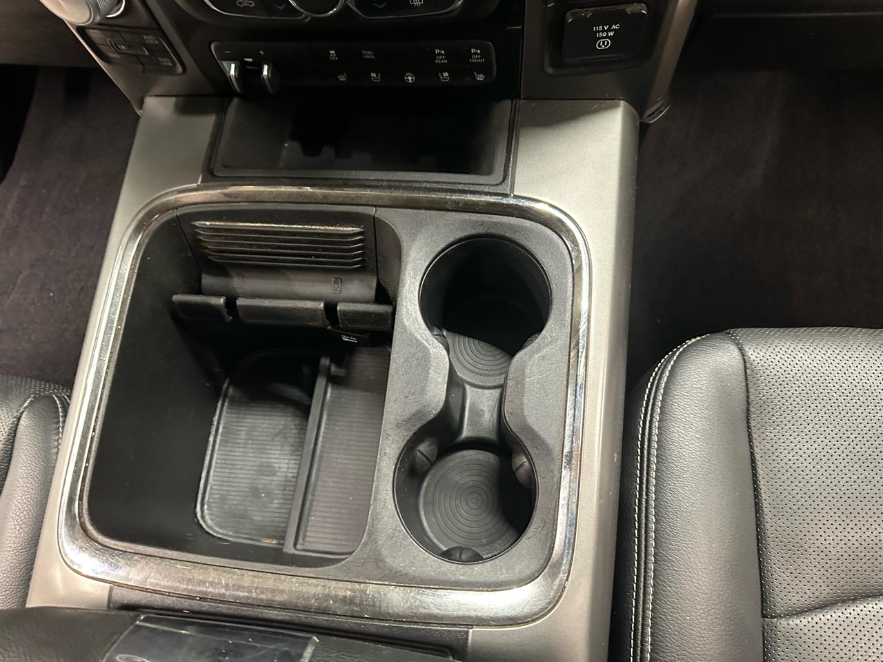 RAM 1500 4WD Quad Cab 140.5" Night 2018