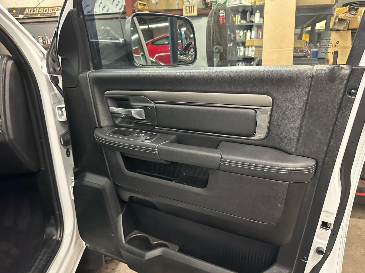 RAM 1500 4WD Quad Cab 140.5" Night 2018