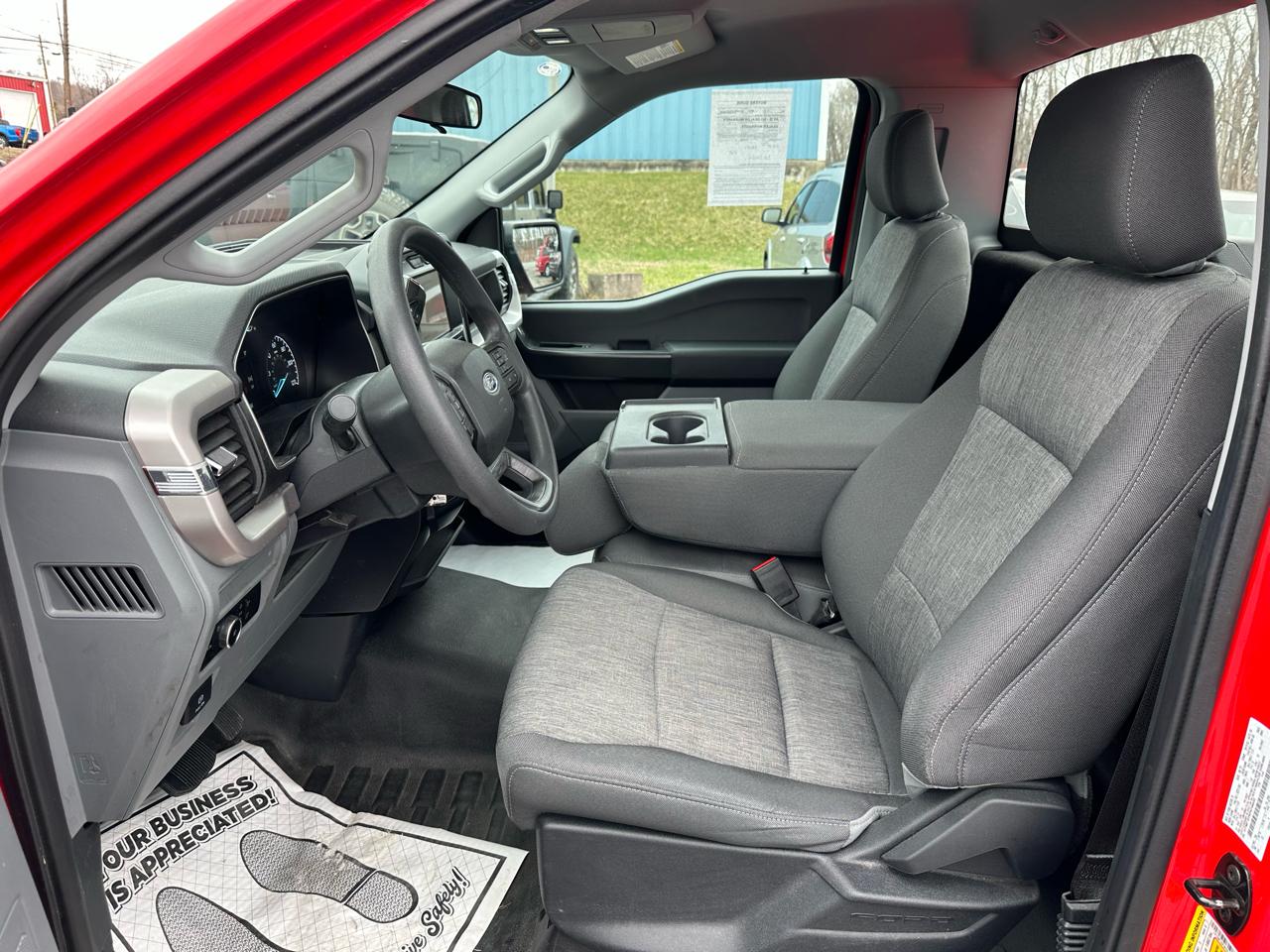 Ford F-150 4WD Reg Cab 145" XL w/HD Payload Pkg 2023