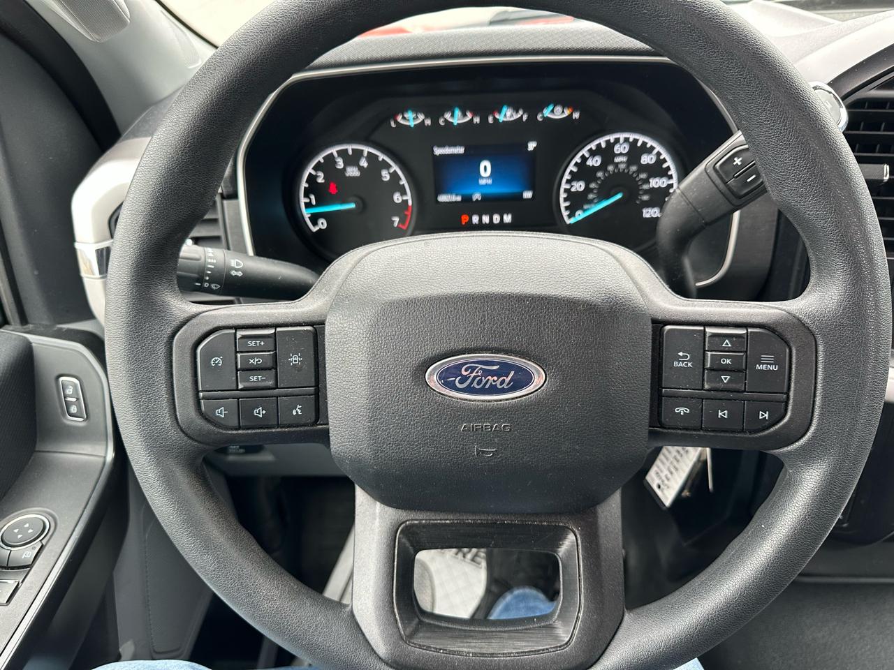 Ford F-150 4WD Reg Cab 145" XL w/HD Payload Pkg 2023