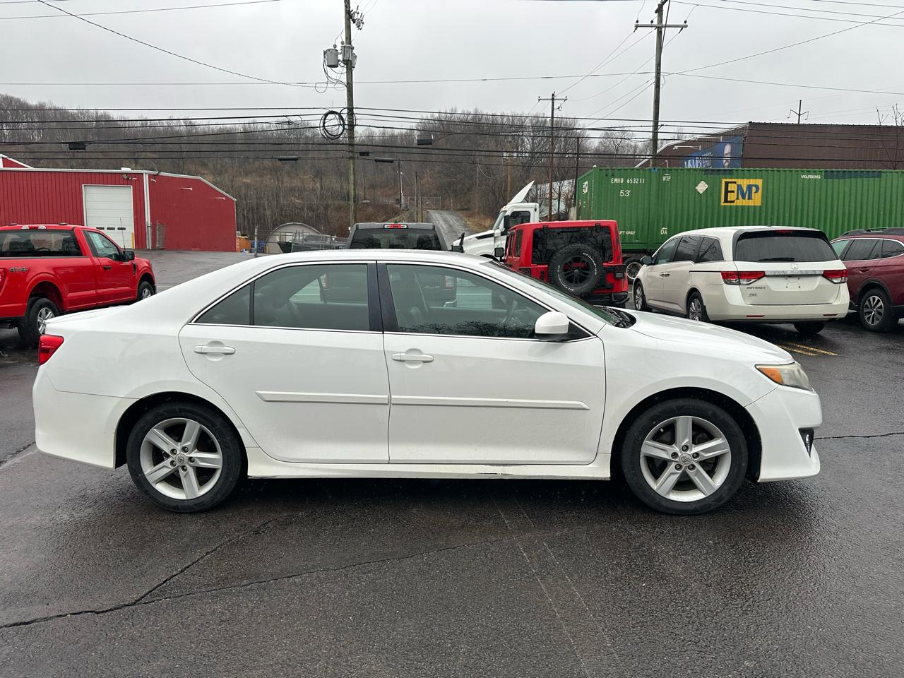 Toyota Camry 4dr Sdn I4 Auto XLE (Natl) 2013