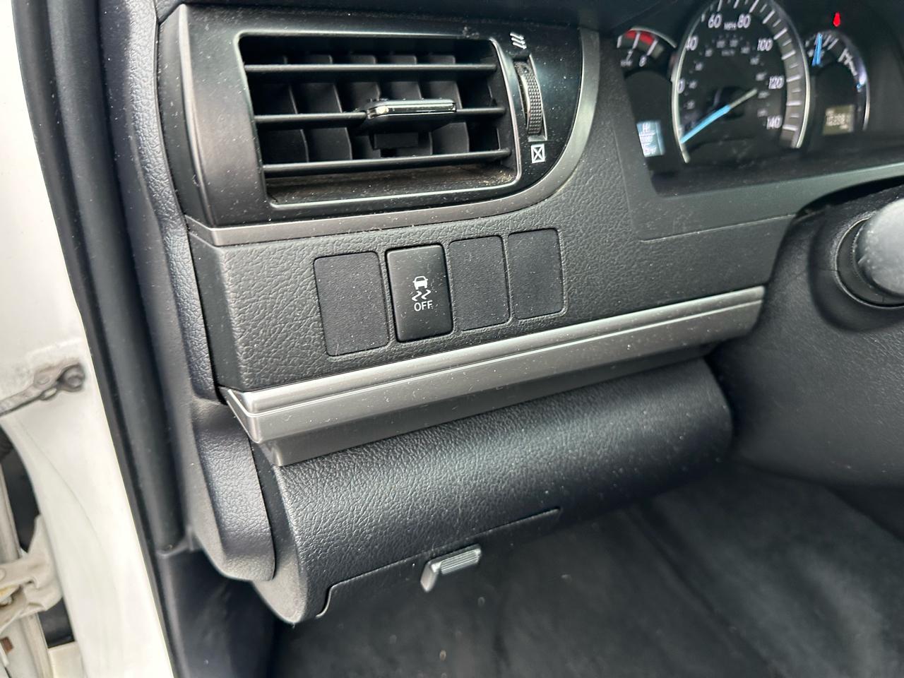 Toyota Camry 4dr Sdn I4 Auto XLE (Natl) 2013