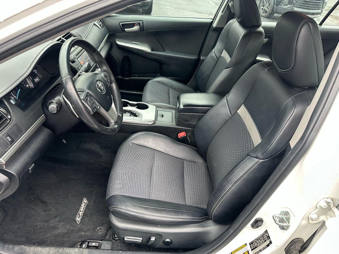 Toyota Camry 4dr Sdn I4 Auto XLE (Natl) 2013