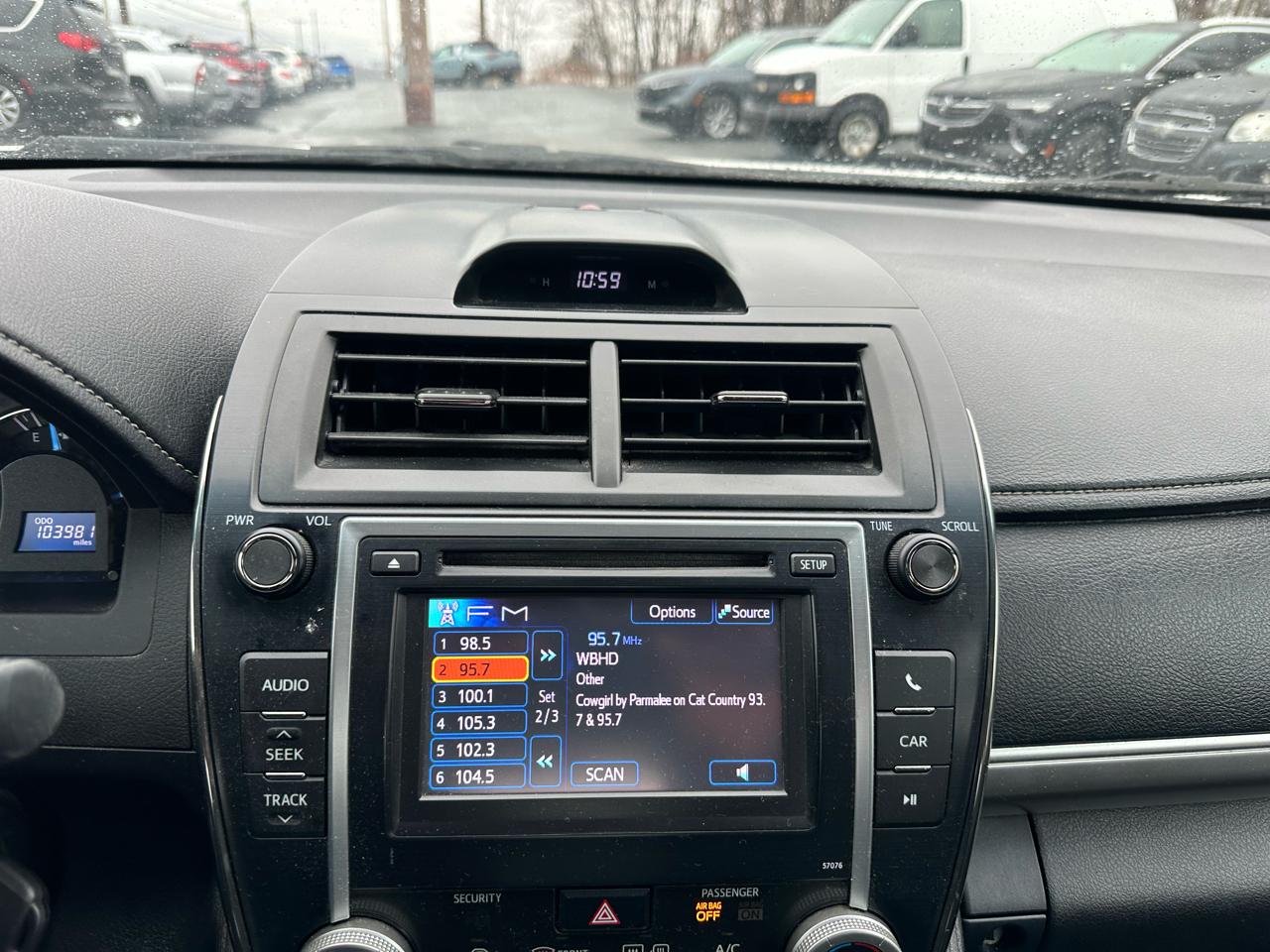 Toyota Camry 4dr Sdn I4 Auto XLE (Natl) 2013