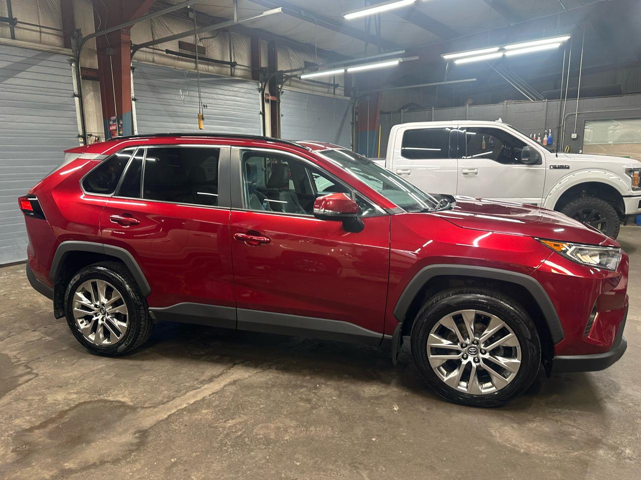 Toyota RAV4 XLE Premium AWD (Natl) 2020