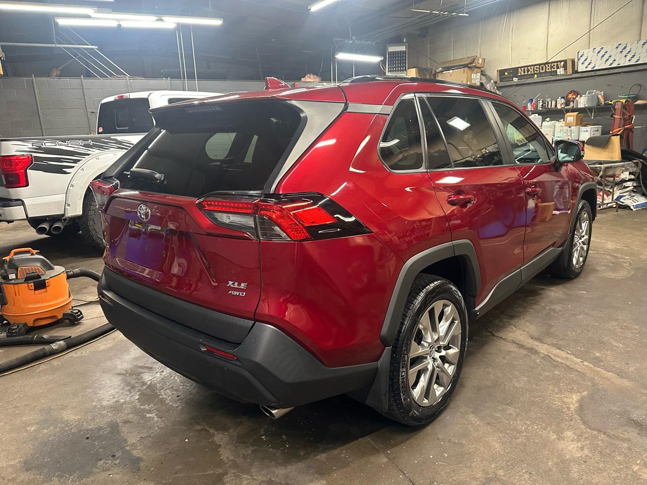 Toyota RAV4 XLE Premium AWD (Natl) 2020