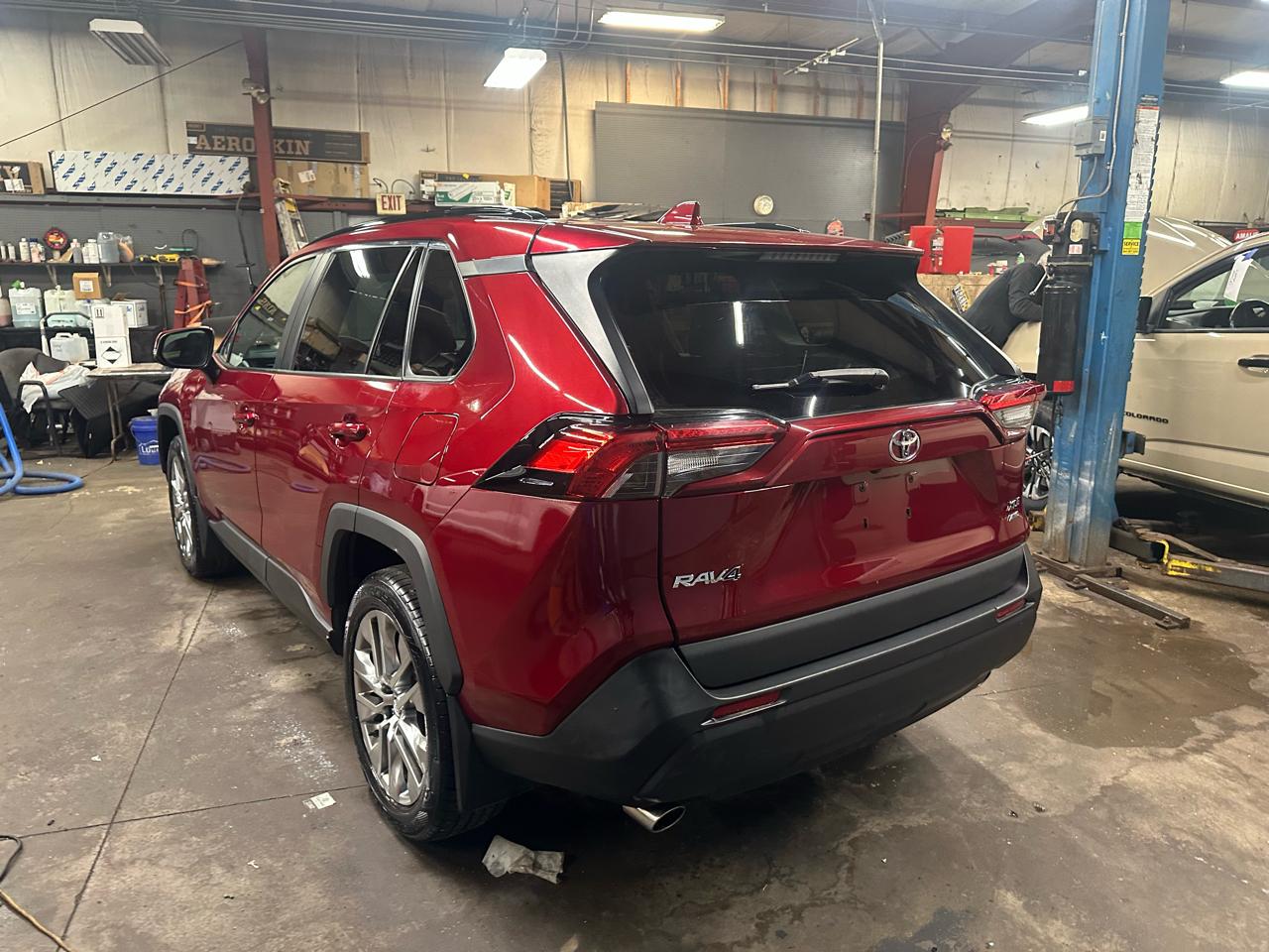 Toyota RAV4 XLE Premium AWD (Natl) 2020