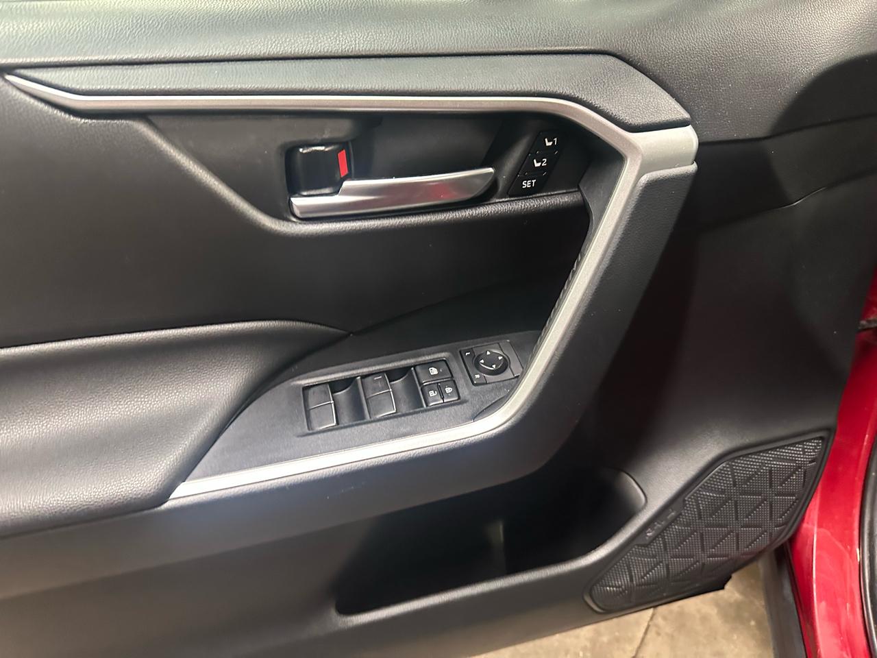 Toyota RAV4 XLE Premium AWD (Natl) 2020