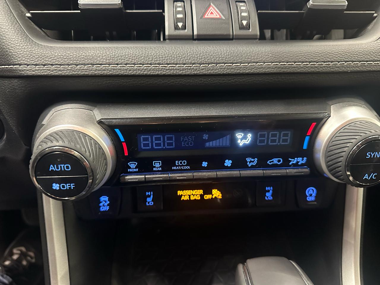 Toyota RAV4 XLE Premium AWD (Natl) 2020