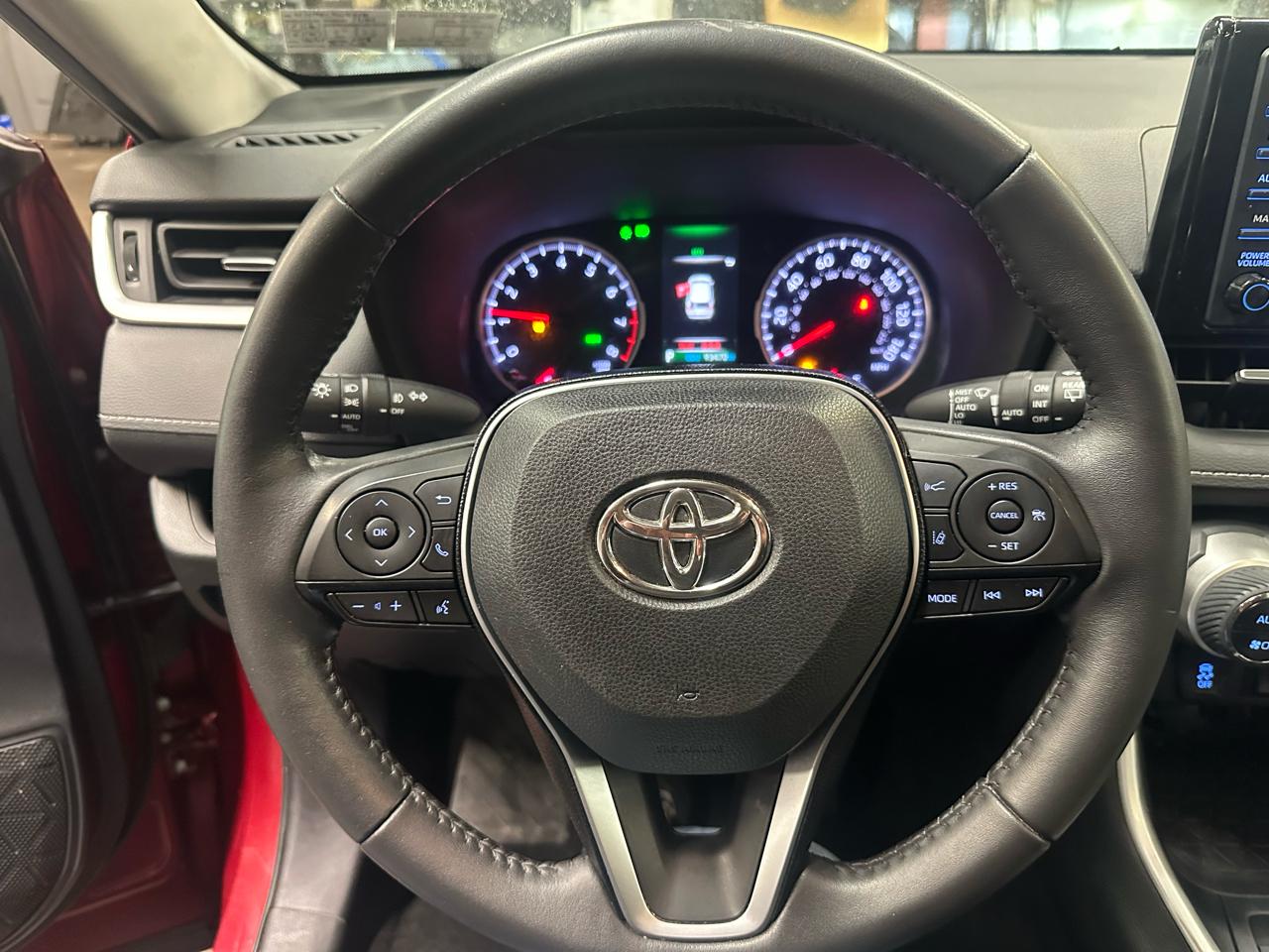 Toyota RAV4 XLE Premium AWD (Natl) 2020