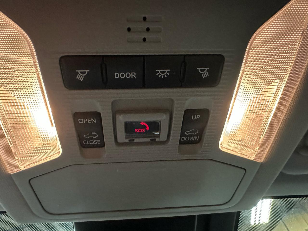 Toyota RAV4 XLE Premium AWD (Natl) 2020