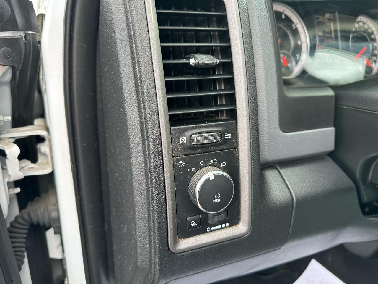 RAM 1500 Express 4x4 Quad Cab 6'4" Box 2018