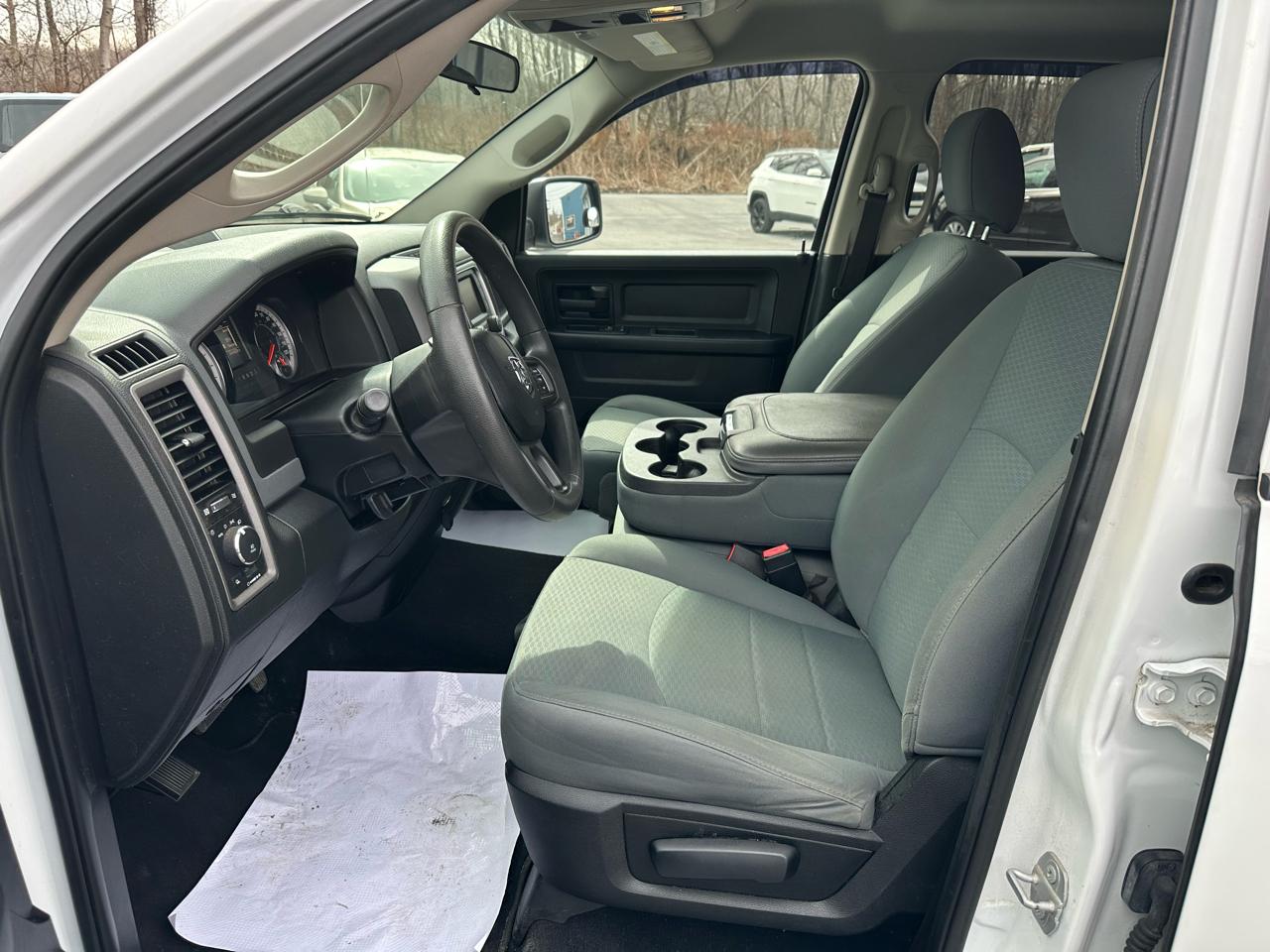 RAM 1500 Express 4x4 Quad Cab 6'4" Box 2018