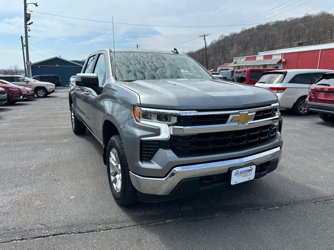 Chevrolet Silverado 1500 4WD Crew Cab 147" LT w/1LT 2024