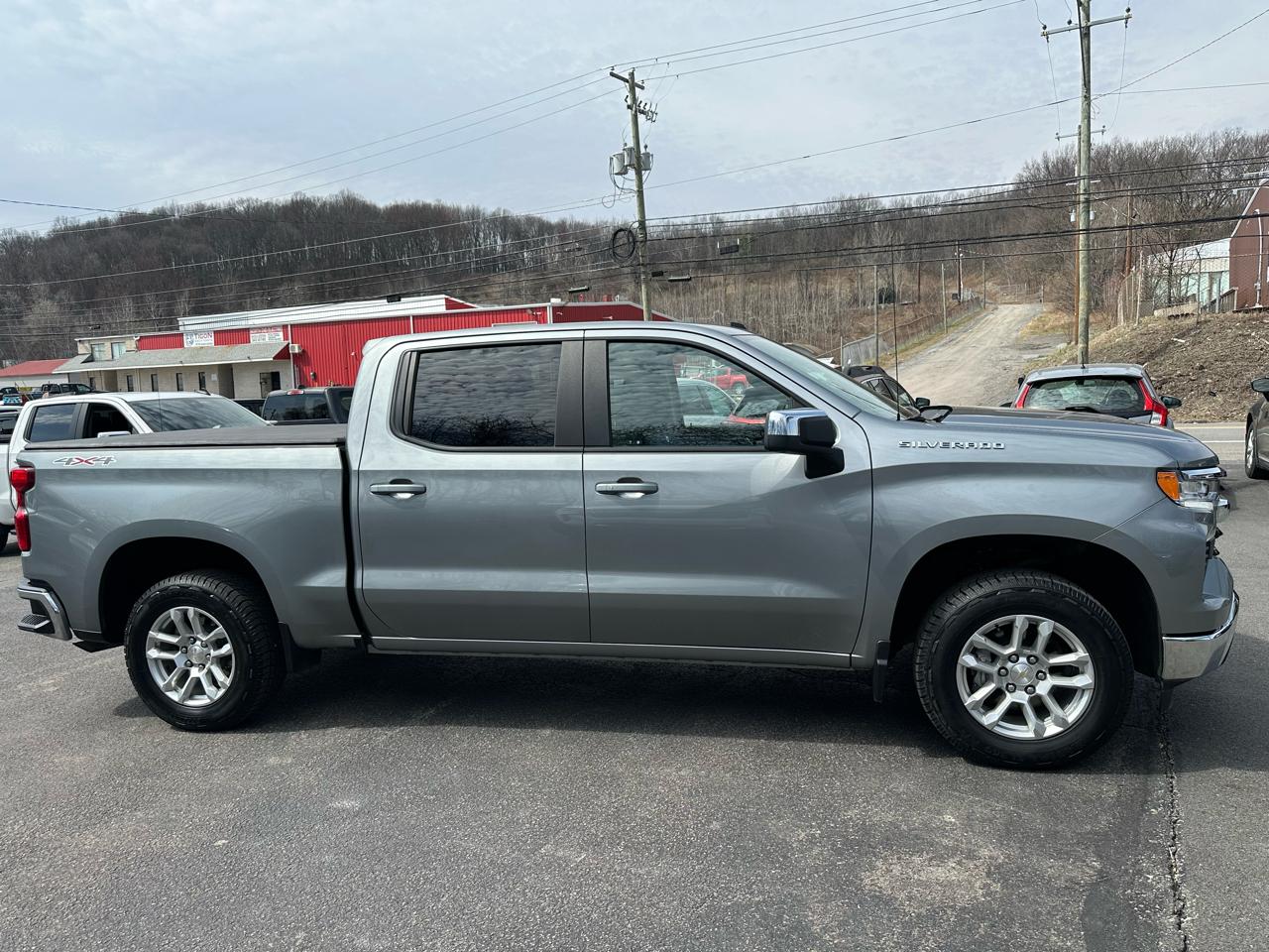 Chevrolet Silverado 1500 4WD Crew Cab 147" LT w/1LT 2024