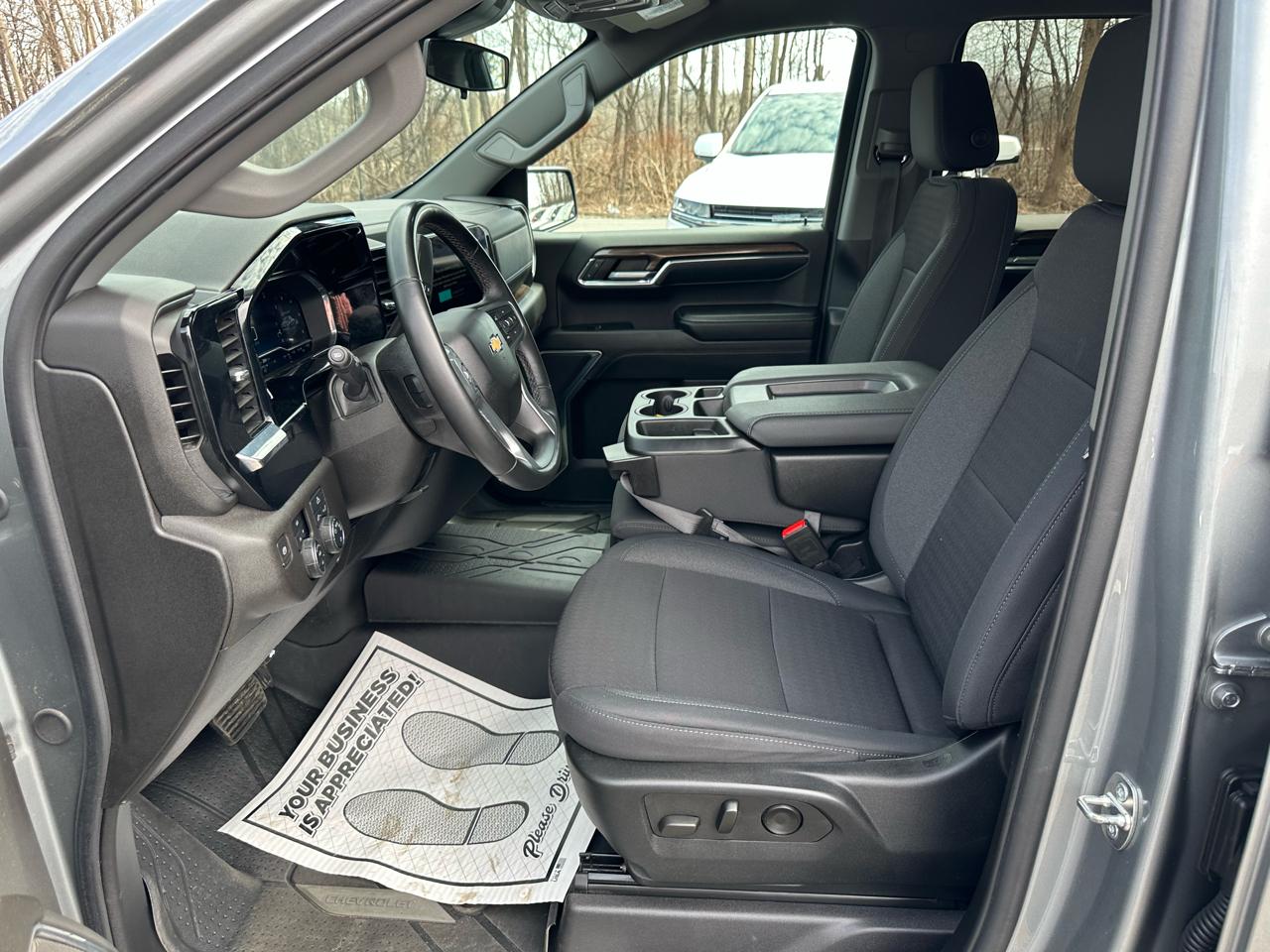 Chevrolet Silverado 1500 4WD Crew Cab 147" LT w/1LT 2024