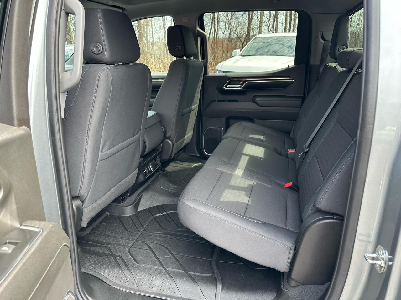 Chevrolet Silverado 1500 4WD Crew Cab 147" LT w/1LT 2024