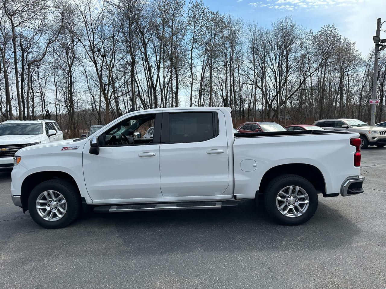 Chevrolet Silverado 1500 4WD Crew Cab 147" LT w/1LT 2022