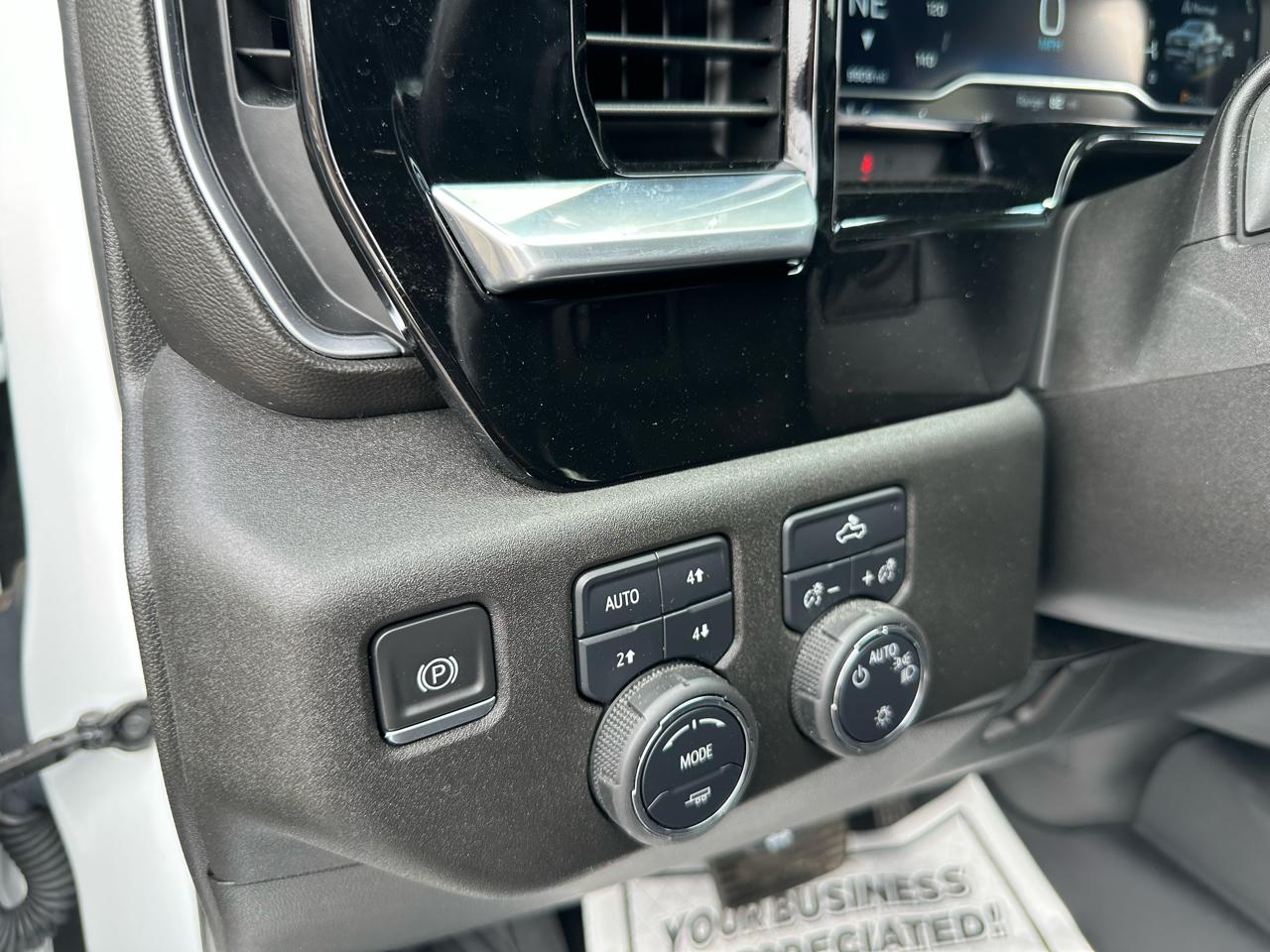 Chevrolet Silverado 1500 4WD Crew Cab 147" LT w/1LT 2022