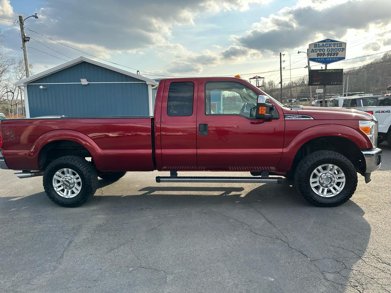 Ford Super Duty F-250 SRW 4WD SuperCab 142" XLT 2015