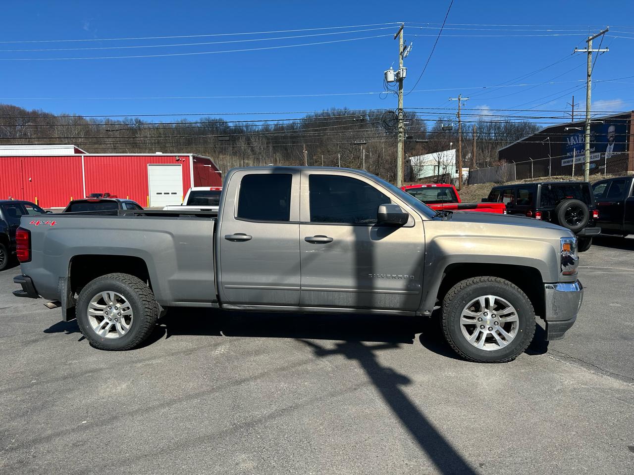 Chevrolet Silverado 1500 4WD Double Cab 143.5" LT w/1LT 2017