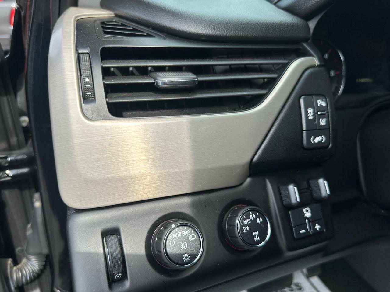 GMC Yukon XL 4WD 4dr Denali 2015