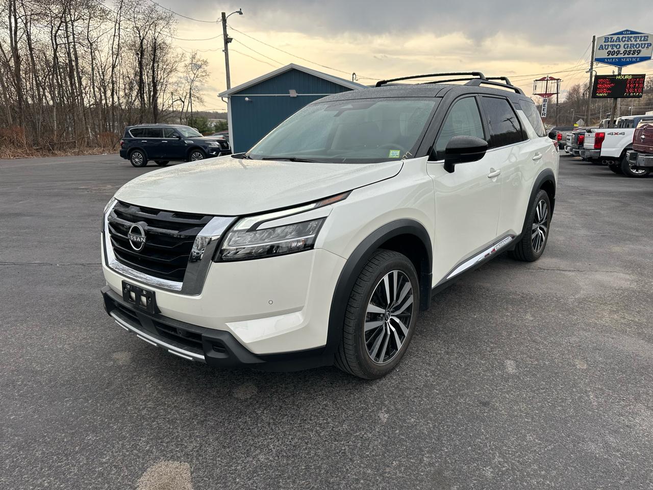 Nissan Pathfinder Platinum 4WD 2023