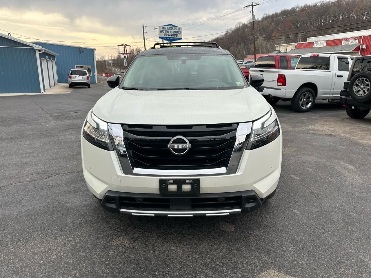 Nissan Pathfinder Platinum 4WD 2023