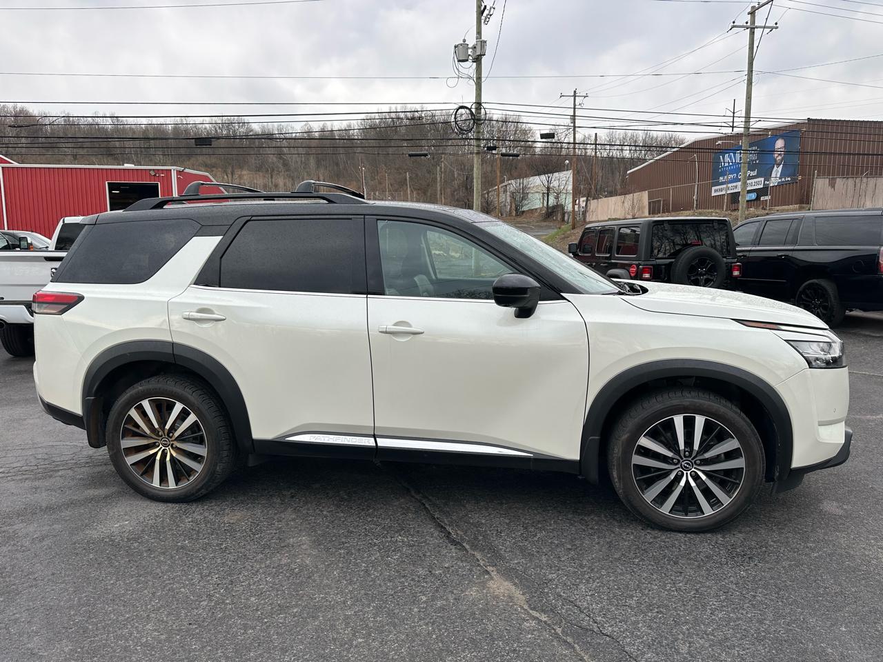 Nissan Pathfinder Platinum 4WD 2023