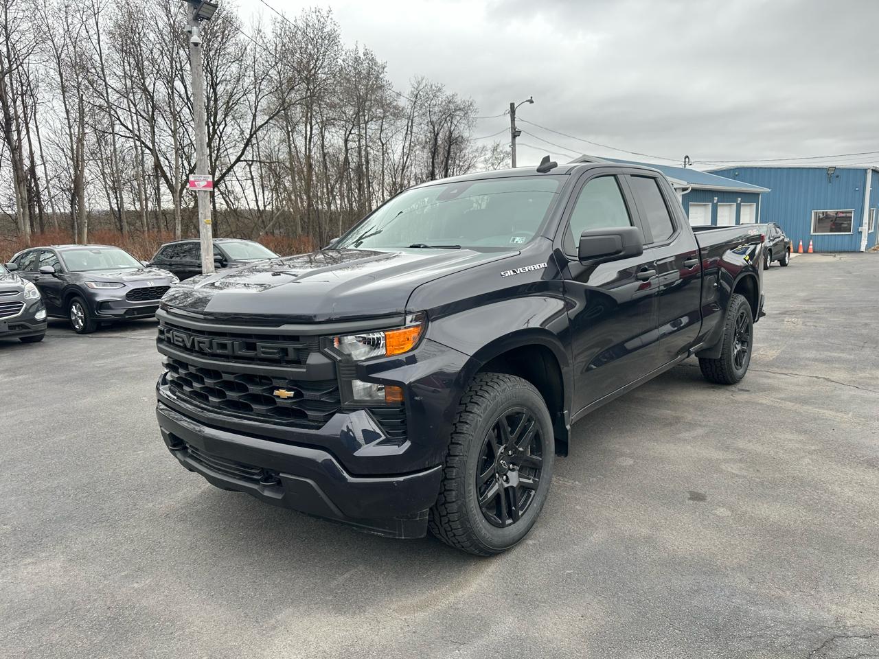 2023 Chevrolet Silverado 1500 4WD Double Cab 147" Custom
