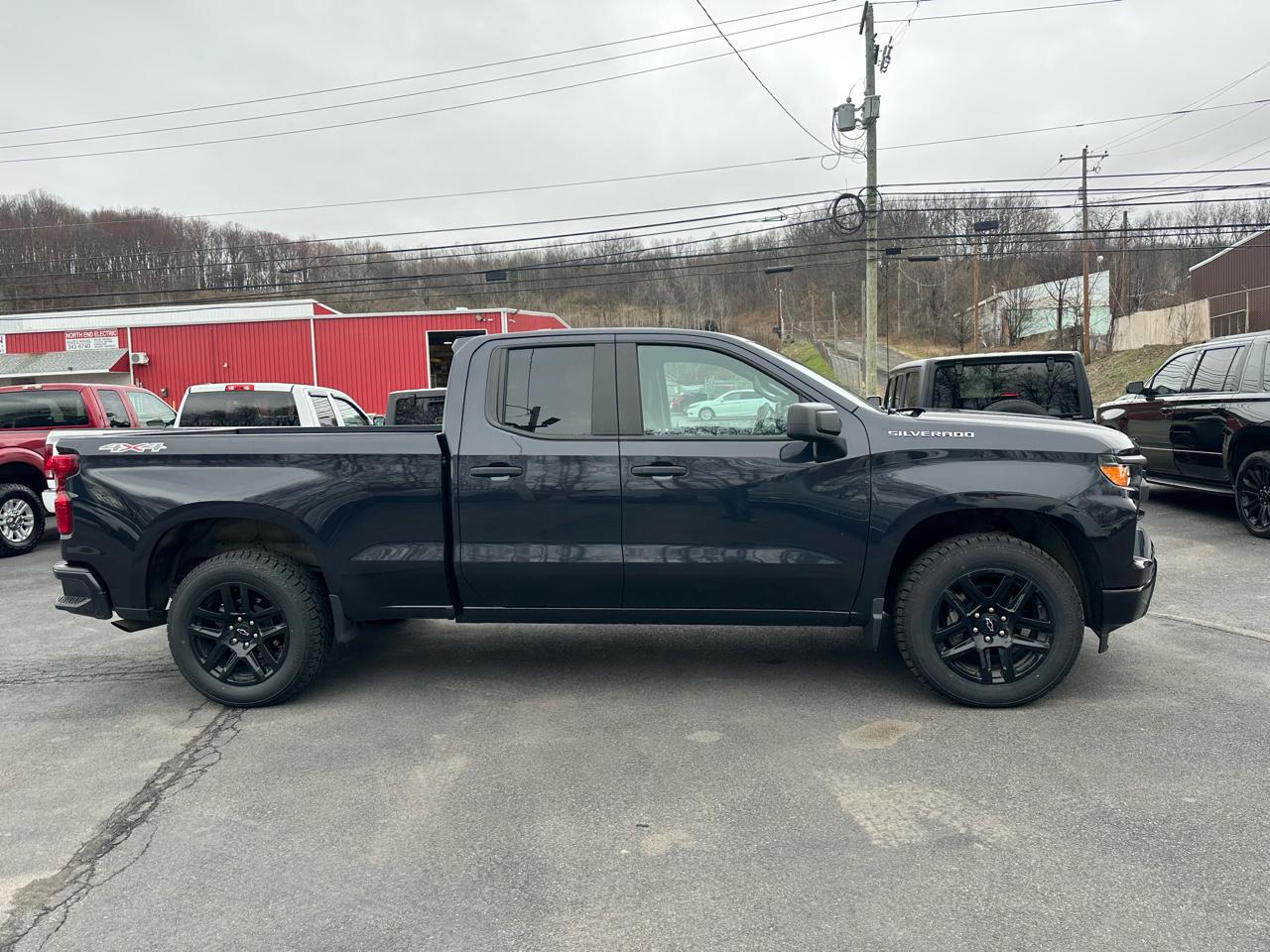 Chevrolet Silverado 1500 4WD Double Cab 147" Custom 2023