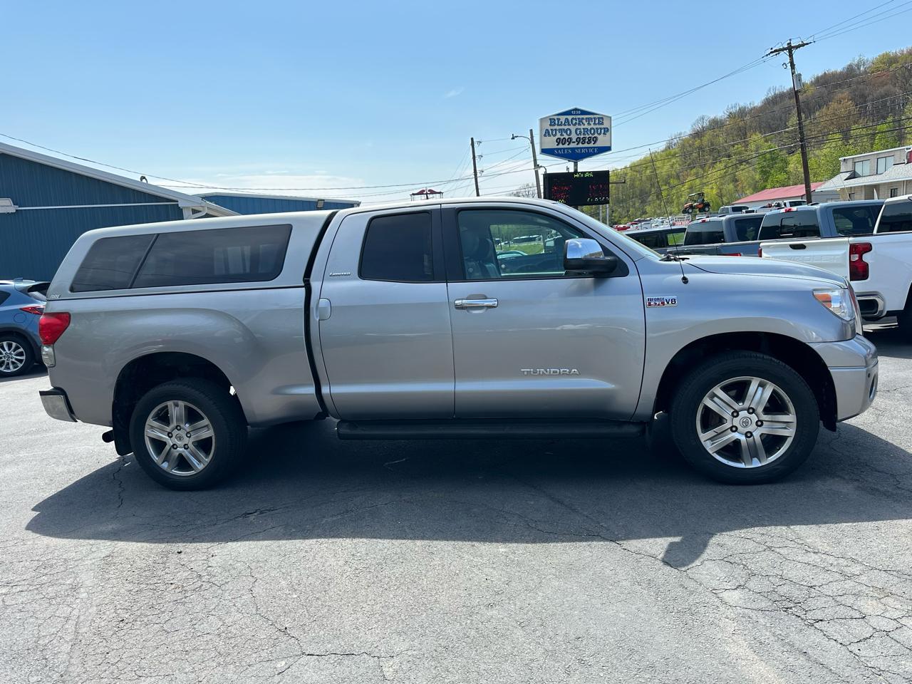 Toyota Tundra 4WD Truck Dbl 5.7L V8 6-Spd AT LTD (Natl) 2008
