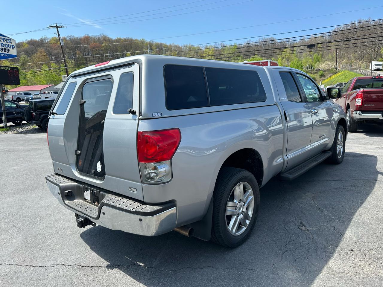 Toyota Tundra 4WD Truck Dbl 5.7L V8 6-Spd AT LTD (Natl) 2008