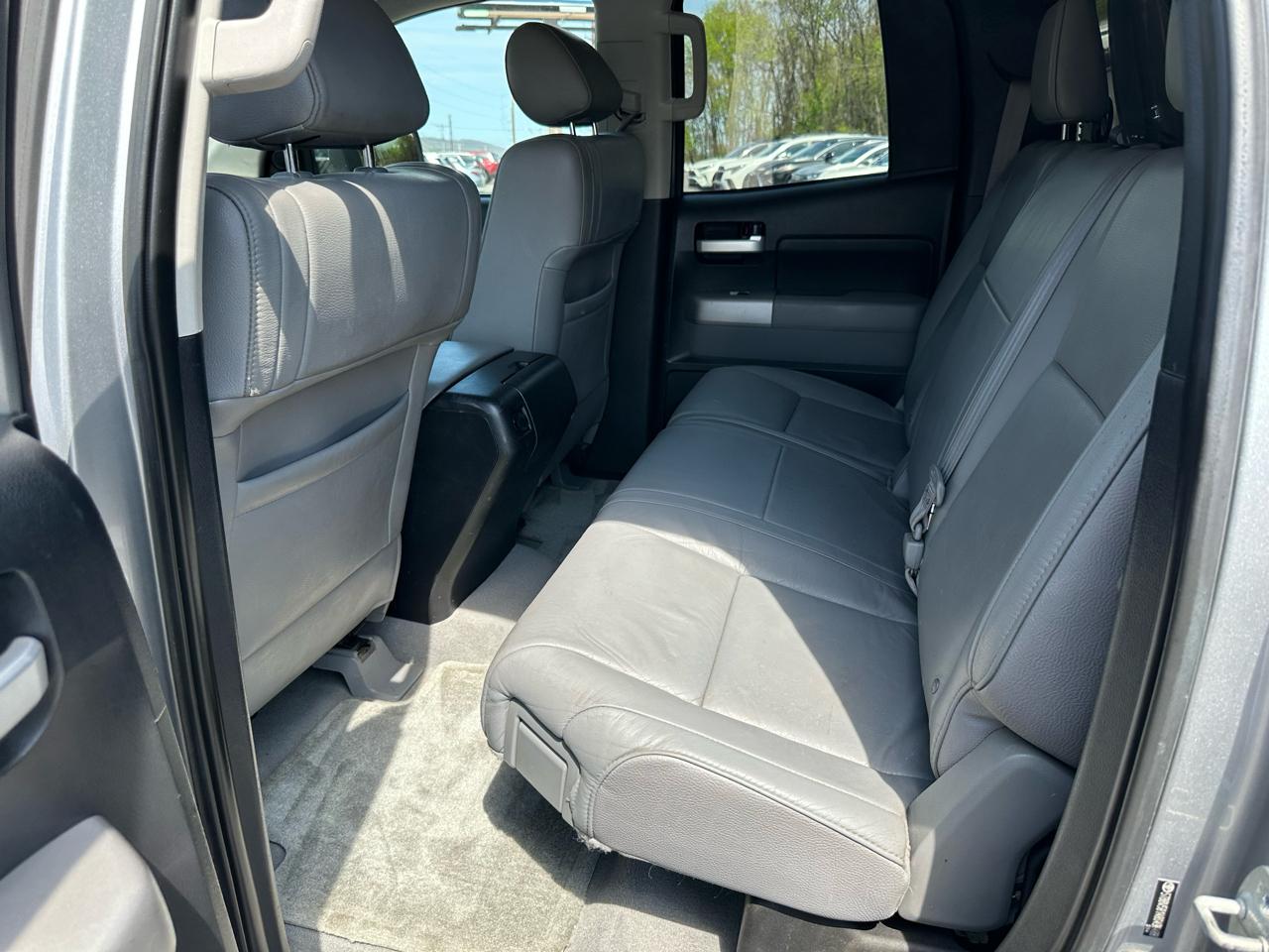 Toyota Tundra 4WD Truck Dbl 5.7L V8 6-Spd AT LTD (Natl) 2008