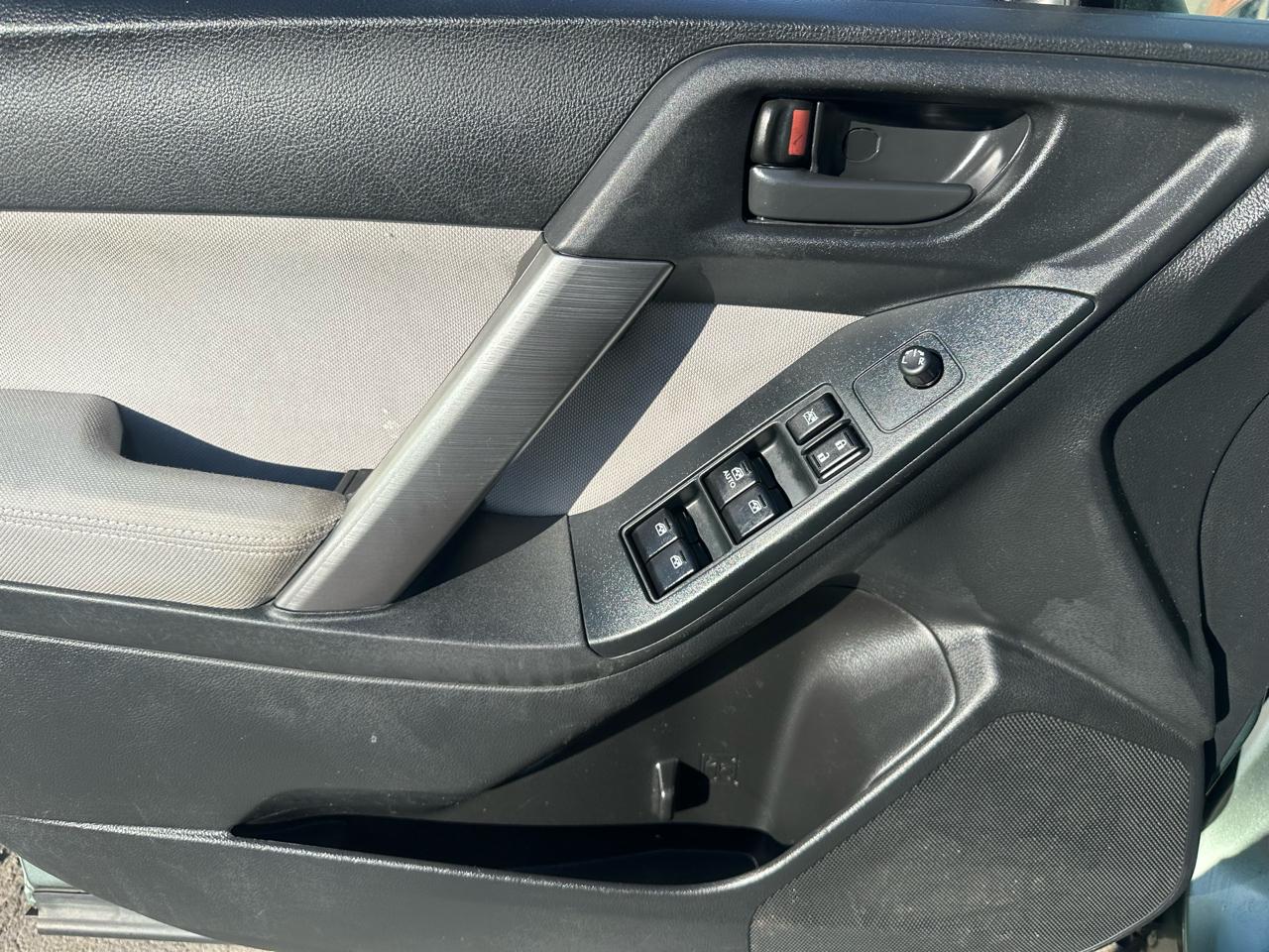 Subaru Forester 4dr Auto 2.5i PZEV 2014