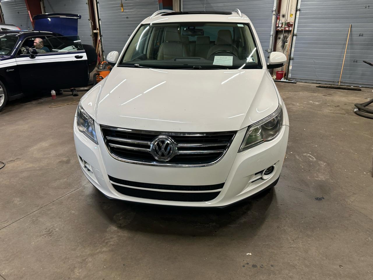 Volkswagen Tiguan 4WD 4dr S 4Motion 2011