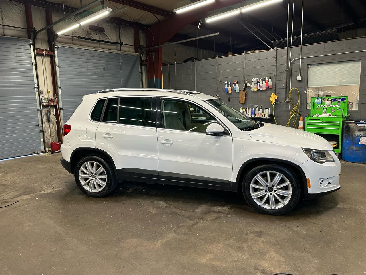 Volkswagen Tiguan 4WD 4dr S 4Motion 2011