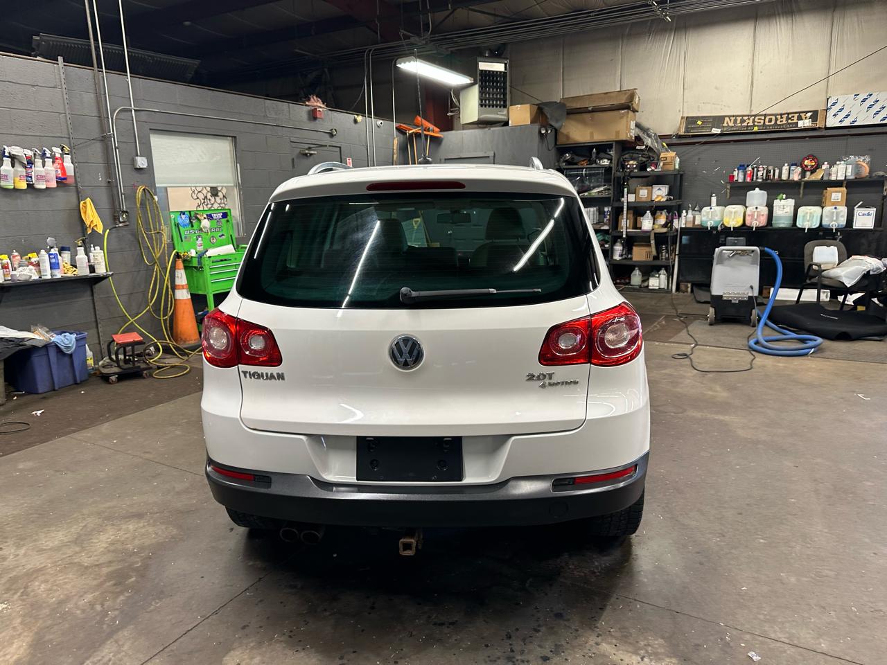 Volkswagen Tiguan 4WD 4dr S 4Motion 2011