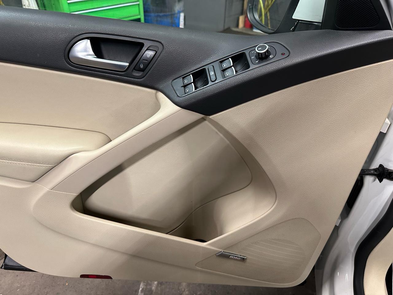 Volkswagen Tiguan 4WD 4dr S 4Motion 2011