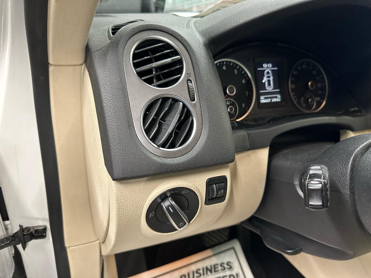 Volkswagen Tiguan 4WD 4dr S 4Motion 2011