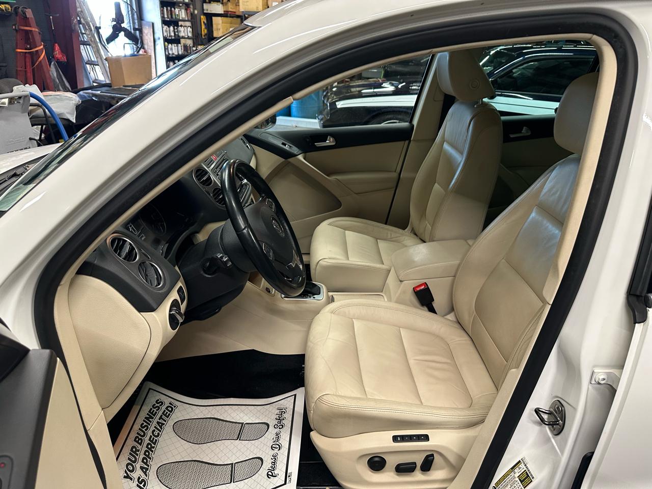 Volkswagen Tiguan 4WD 4dr S 4Motion 2011