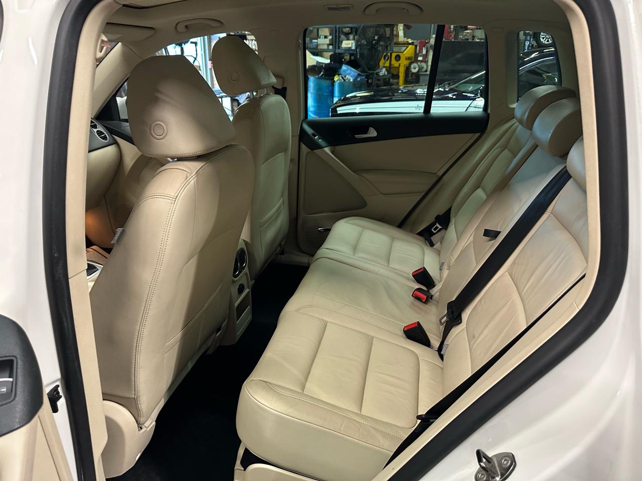 Volkswagen Tiguan 4WD 4dr S 4Motion 2011