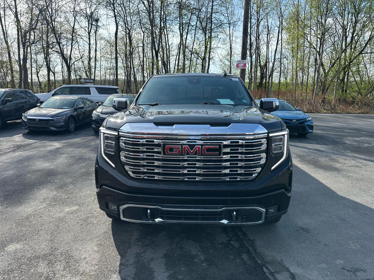 GMC Sierra 1500 4WD Crew Cab 157" Denali 2023