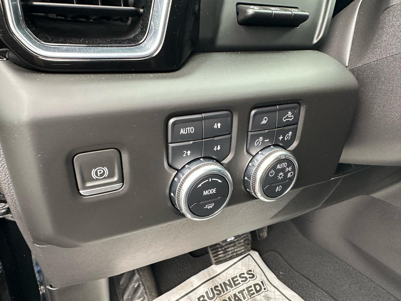 GMC Sierra 1500 4WD Crew Cab 157" Denali 2023