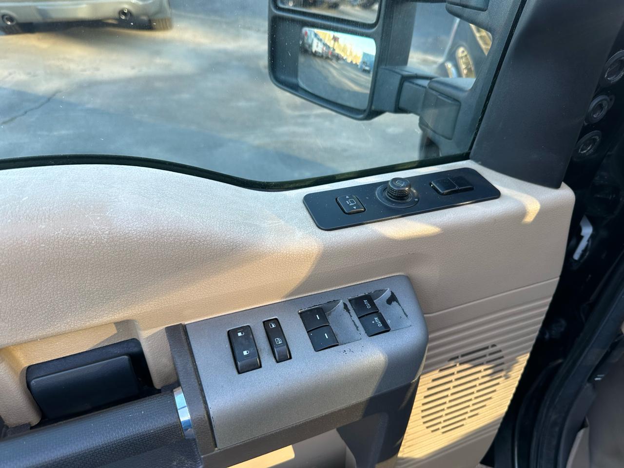 Ford Super Duty F-250 SRW Lariat 4WD Crew Cab 8' Box 2015