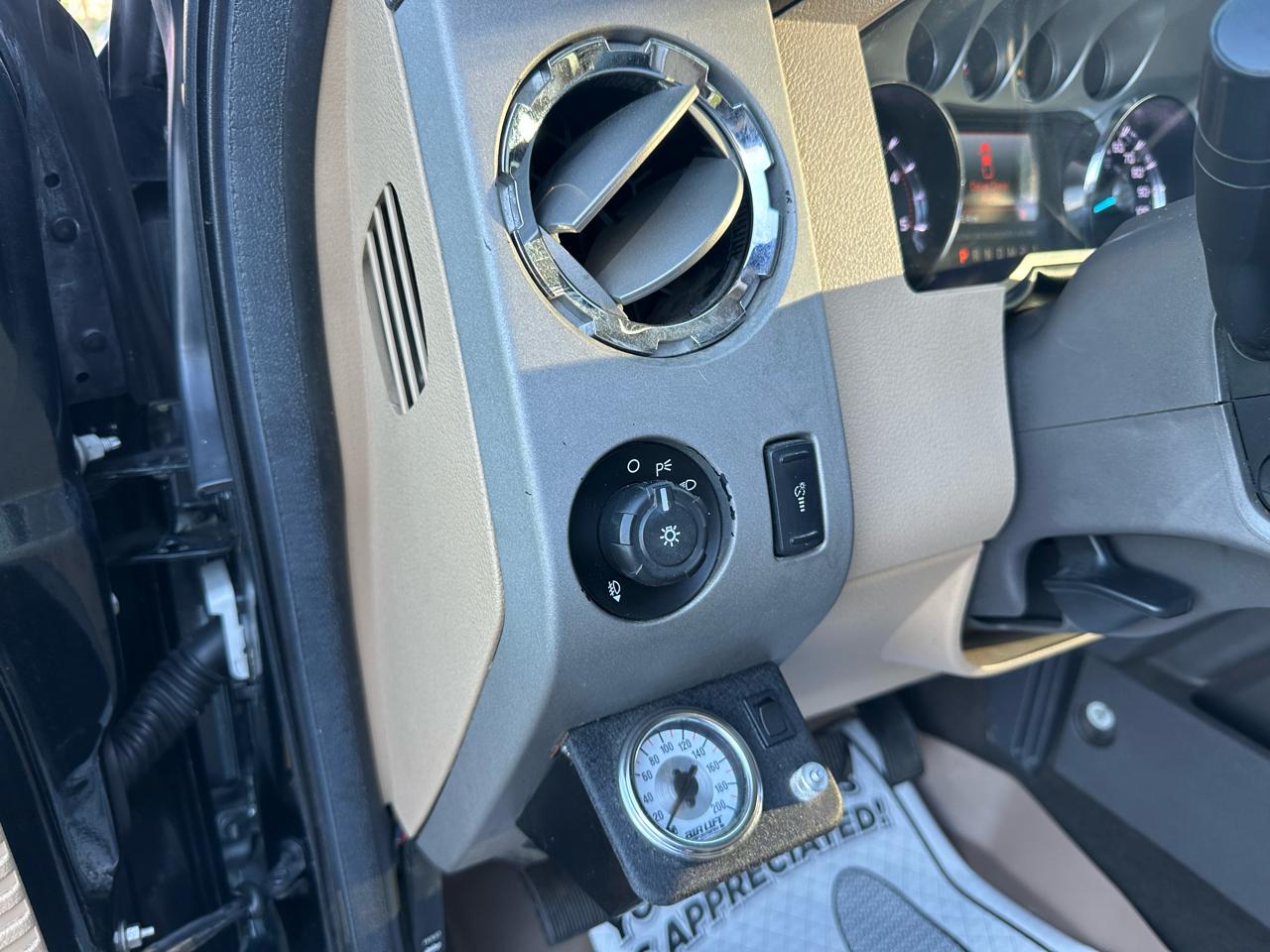 Ford Super Duty F-250 SRW Lariat 4WD Crew Cab 8' Box 2015